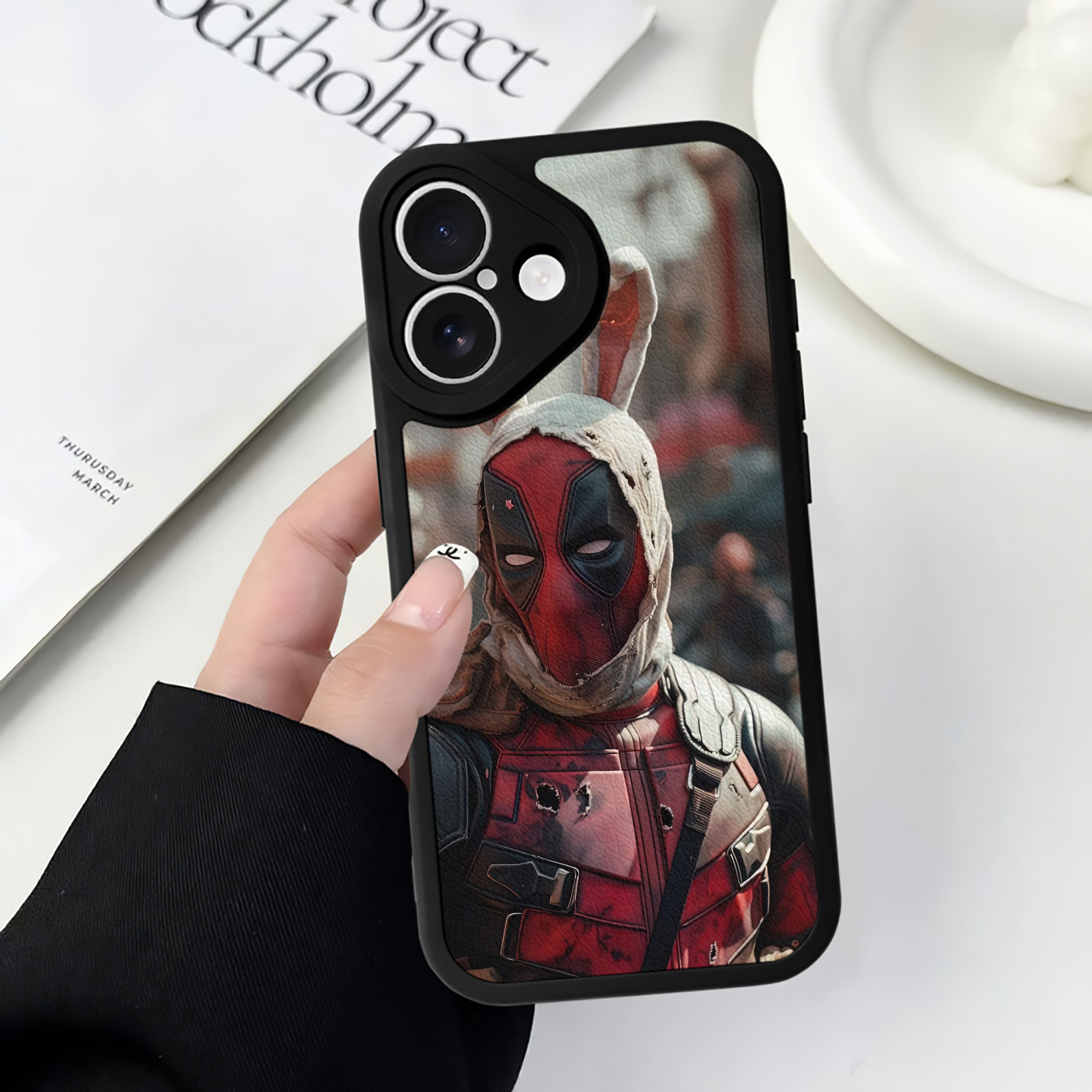 （画像用） Deadpool デッドプール 【iPhone 16シリーズ対応】シリコンスマホケース（レザー調） 材質：シリコン